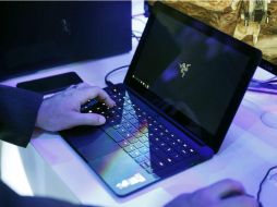 El Departamento de Seguridad Nacional de EU no hizo comentarios respecto a la restricción de los aparatos. AP / J. Locher