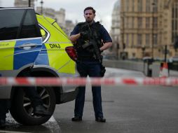 La agencia de noticias Reuters muestra dos personas heridas en el puente de Westminster. AFP / D. Leal-Olivas