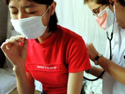 Cuando se tiene tos por una semana y no se quita, se debe acudir al médico para realizarse la prueba correspondiente. AP / ARCHIVO