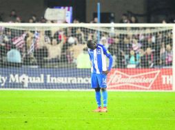 Apenado y desilucionado. El gesto de Boniek García resume la goleada que recibió Honduras ante EU. AP /