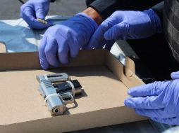 La acusada viajaba en una Jeep Cherokee azul 1999, donde hallaron la pistola calibre 25 con tres cartuchos. ESPECIAL /