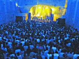 El foro se convirtió en uno de los lugares favoritos para los jóvenes tapatíos: su oferta musical abarcó todos los géneros. EL INFORMADOR / ARCHIVO