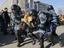 Decenas de miles de personas participaron el domingo en una jornada de protestas que se extendió por toda Rusia. EFE / Y. Kochetkov