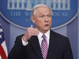 El procurador Jeff Sessions sostiene que ponen en riesgo la seguridad pública y nacional de EU. AP / P. Martinez
