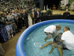 Los Testigos de Jehová se oponen a muchos aspectos del funcionamiento de un Estado, como los procesos electorales o el servicio militar AP / ARCHIVO