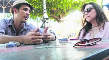 Curadores. Abel González e Ingrid Barajas afuera del Instituto Cultural Cabañas. EL INFORMADOR / M. Vargas