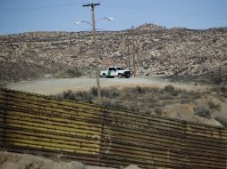 Charles Schumer señala la víspera que el movimiento de legisladores contra el muro de Trump está creciendo en el Congreso. AP / ARCHIVO
