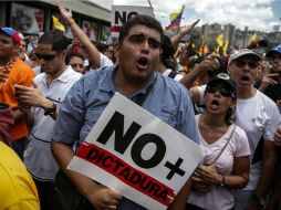 La decisión del supremo venezolano de despojar de sus funciones al poder legislativo generó manifestaciones en distintos puntos. EFE / C. Hernan