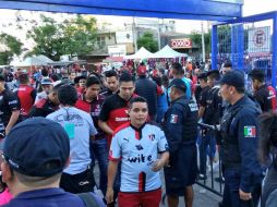 Elementos tapatíos estuvieron en el Estadio Jalisco para resguardar la seguridad de los asistentes. TWITTER / @PoliciaGDL