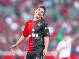 Lamento. Matías Alustiza reacciona tras errar el penalti que significaba tres puntos para los Zorros, anoche contra los Xolos. MEXSPORT /