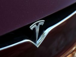 Logotipo de la compañía en la parrilla del Model X. AFP / J. Sullivan