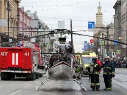 Las autoridades rusas se movilizaron rápidamente para atender a los lesionados por el ataque a la estación del metro. XINHUA  K. Peter  /
