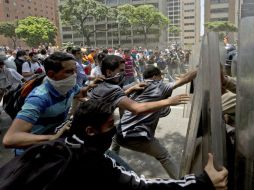 La sentencia despojaba al Legislativo de sus funciones y a los legisladores de su inmunidad; fue calificada como un ‘golpe de Estado’. AP / F. Llano