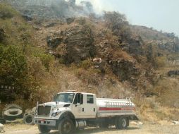 Hasta las 18:30 horas de este miércoles continúan las labores de combate al incendio. ESPECIAL /