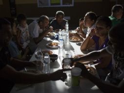 Sólo 273 cubanos recibirán la condición de estancia, la cual les permitirá buscar un trabajo. AP / R. Abd