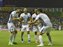 Jugadores del León celebran su triunfo ante Veracruz. MEXSPORT / I. Ortiz