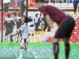 Matías Alustiza agradece al cielo su anotación, la segunda del paertido. MEXSPORT / M. Naranjo