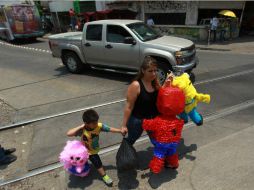 El riesgo para los peatones se incrementa por la cercanía de las vías férreas. EL INFORMADOR / F. Atilano