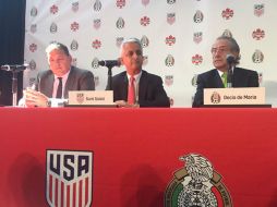 La noticia fue dada por el líder de la FMF (D), el del futbol en EU (C), y el de la Concacaf y de la Asociación Canadiense (I). ESPECIAL / http://femexfut.org.mx