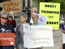 Manifestantes piden que Maribel Trujillo no sea deportada. AP / C. Owsley /The Cincinnati Enquirer