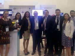 Raúl Beyruti Sánchez (centro) fue 'cerillo' en Chedraui y obrero en Sola Basic, hoy preside GINgroup. FACEBOOK / GINgroupMX