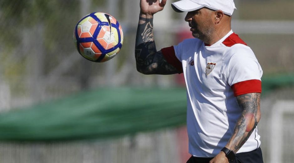 Sampaoli es favorito para dirigir el equipo nacional de Argentina. Sin embargo, tiene contrato con Sevilla hasta el 2018. EFE / J. Muñoz