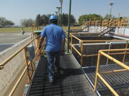 Este jueves autoridades del SIAPA recorrieron parte de la infraestructura para supervisar el mantenimiento. EL INFORMADOR / F. Atilano