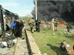 Las imágenes difundidas por televisoras mostraban varios autobuses quemados y destruidos por la explosión. EFE / Sana