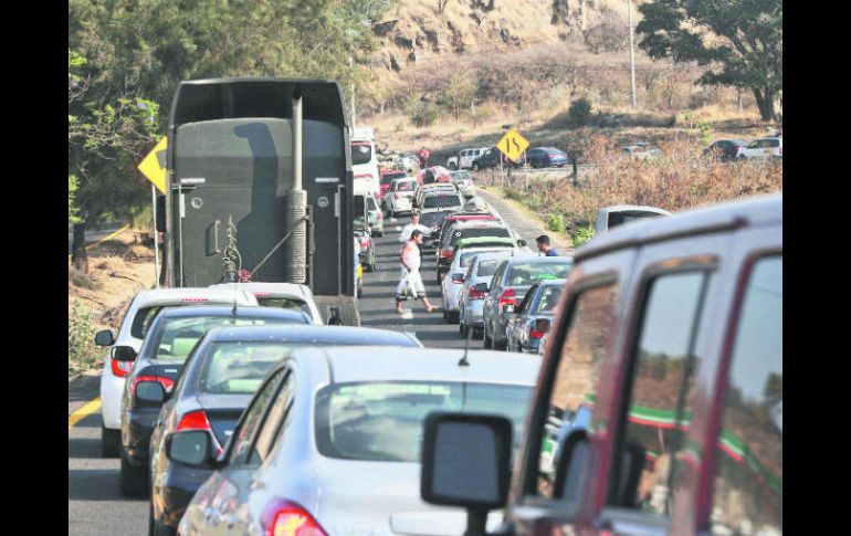 Atorón. Varios paseantes coincidieron en que la desorganización en las casetas de cobro ocasionó largas filas. EL INFORMADOR / A. García
