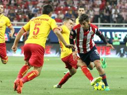 Durante el juego ante Monarcas, Rodolfo Pizarro se resintió de la lesión por la que estuvo fuera algunas jornadas. EFE / ARCHIVO