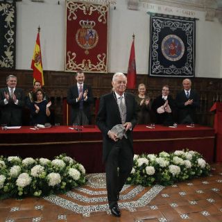 Eduardo Mendoza reivindica el humor al recibir el Premio Cervantes