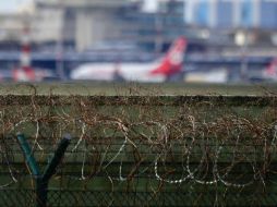 Los operadores aeroportuarios pagan ISR, IVA y 5% de sus ingresos a la Federación. AFP / J. Macdougall