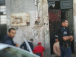 Además se realiza la detención de cuatro personas, una de ellas menor de edad, por posesión de droga y arma de fuego. FACEBOOK / Policía Guadalajara