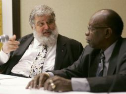 Blazer (I) coopera con la investigación; Warner (D) se encuentra en Trinidad y Tobago y pelea contra la extradición a EU. AP / ARCHIVO