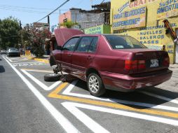 Los carriles para las unidades de la ruta-empresa son invadidos por autos y negocios. EL INFORMADOR / G. Gallo