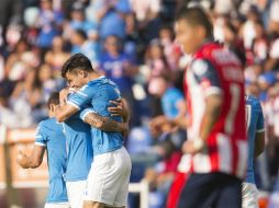 Jugadores del Cruz Azul celebran su triunfo ante Chivas. MEXSPORT / O. Aguilar