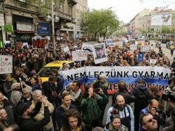 La manifestación fue organizada por el satírico partido del Perro de las Dos Colas. EFE / B. Mohai