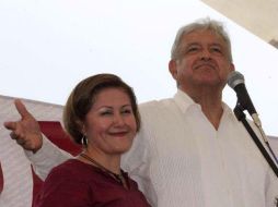 Eva Cadena niega haber recibido dinero para entregárselo a López Obrador, mientras que él no ha hecho comentarios. FACEBOOK / ARCHIVO