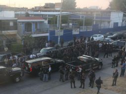 El martes elementos de la policía de Guadalajara y de Fiscalía se enfrentaron en la colonia Oblatos. EL INFORMADOR /