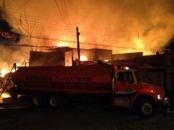 Para combatir el fuego, fueron necesarios 100 elementos de Protección Civil y Bomberos de Tlaquepaque, Jalisco y Tonalá. ESPECIAL / Protección Civil Jalisco