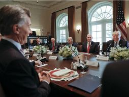 Trump hizo las declaraciones al inicio de la reunión que sostuvo con el presidente argentino, Mauricio Macri (izquierda). AP / W. McName