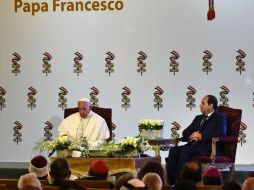 Este viernes, Francisco inició su visita oficial en El Cairo en presencia de autoridades egipcias. AFP / K. Desouki