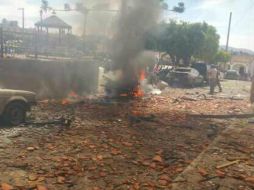 La explosión se registró la tarde de este viernes en el centro del municipio, fuera del templo y del ayuntamiento. ESPECIAL /