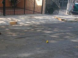 Los peritos encontraron en el suelo junto a la víctima dos casquillos calibre 22. ESPECIAL /