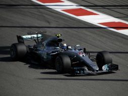 El piloto finlandés de Mercedes conduce su coche Ferrari en la ronda clasificatoria en Sochi, Rusia. AP / P. Golovkin