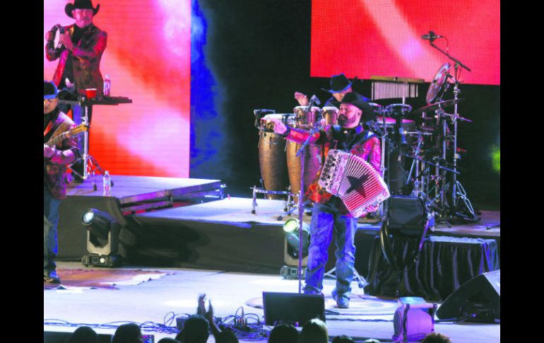 Espectáculo. Poco después de las 21:15 horas la banda comandada por Ricky Muñoz salió al escenario para abrir con 'Eso duele'. EL INFORMADOR / G. Gallo