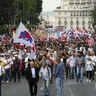 Sindicatos griegos marchan contra nuevas medidas de austeridad