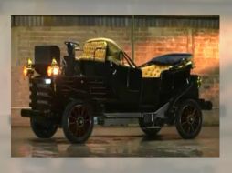 El prototipo de 'Mexicánicos' toma la plataforma de una Nissan NP300 sobre la que montaron elementos característicos de las calandrias. ESPECIAL /