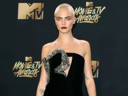 Delevingne eligió un vestido de Yves Saint Laurent para acudir a la ceremonia. AFP / J. B. Lacroix