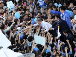 El candidato de izquierda Moon Jae-in, con simpatizantes en Gwangju. AP / J. Lee
